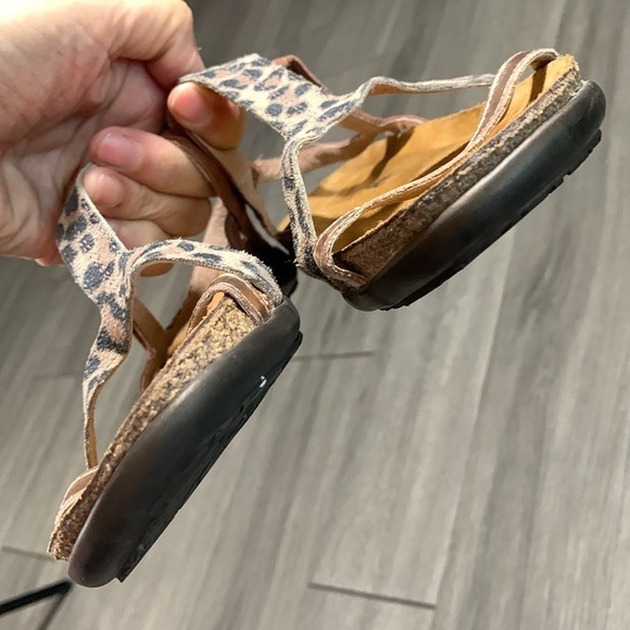 NAOT Judith Strappy Animal Print Metallic Adjustable Strap Sandals size 7 - Picture 5 of 9